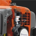 Kép 6/8 - Az X-Torq® motorszerkezet akár 75%-kal is csökkentheti a károsanyag-kibocsátást és az üzemanyag-fogyasztást akár 20%-kal is csökkentheti. 