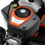 Kép 16/23 - A Briggs and Stratton által a Husqvarna számára kifejlesztett motort magas specifikációjú olajszűrő, nyomó olajzás, rezgéscsökkentő rendszer és automata szívató jellemzi.