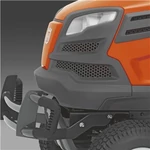 Kép 32/36 - Kemény és strapabíró elülső gallyvédő borítja a traktor motorháztetejét. 