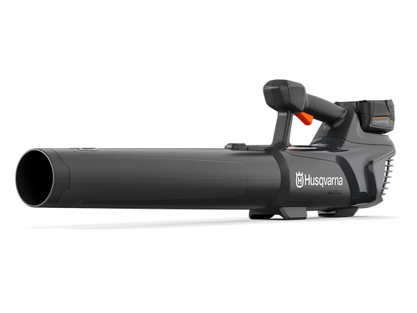 Husqvarna Aspire™ B8X-P4A lombfúvó akkumulátorral és töltővel Husqvarna Aspire™ B8X-P4A lombfúvó akkumulátorral és töltővel